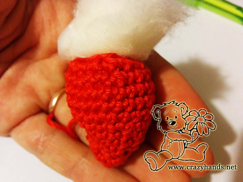 stuffing crochet strawberry with hollow fiber