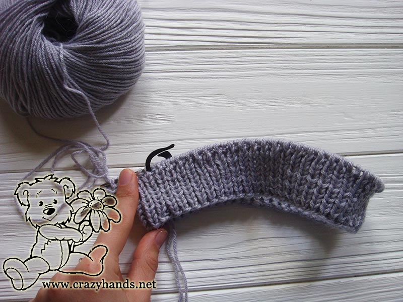 start knitting the ribbing of baby hat with ear flaps