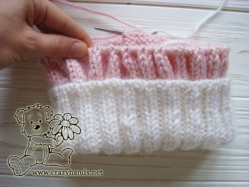 Pink Marshmallow Cable Knitted Hat - knitting the body, step 1