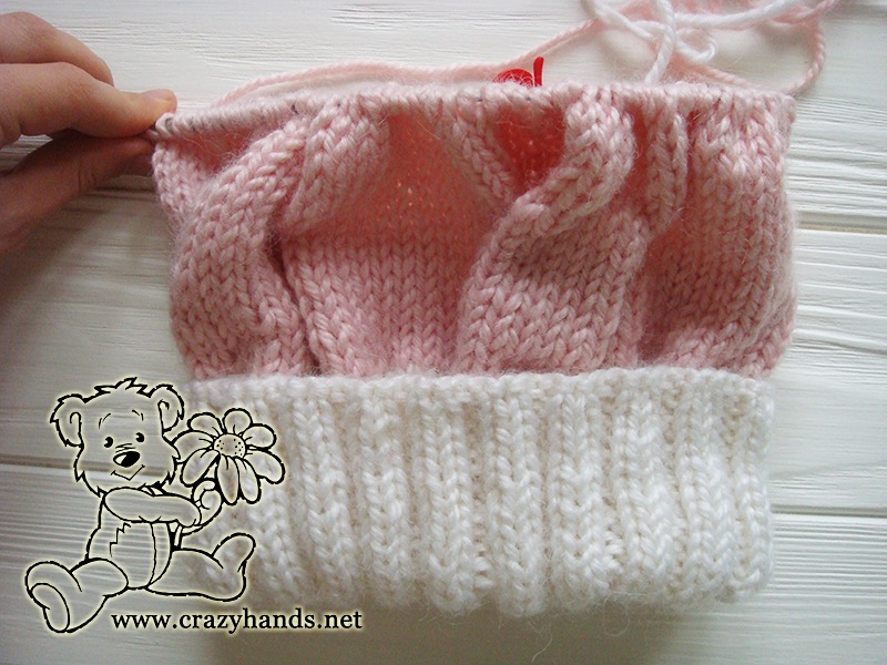 Pink Marshmallow Cable Knitted Hat - knitting the body, step 2