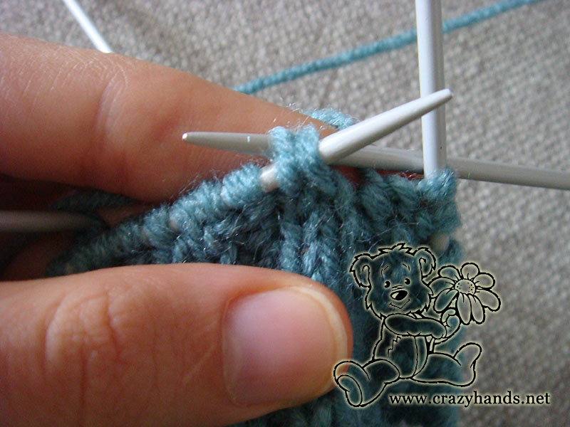 knitting gusset section of fingerless gloves - step four