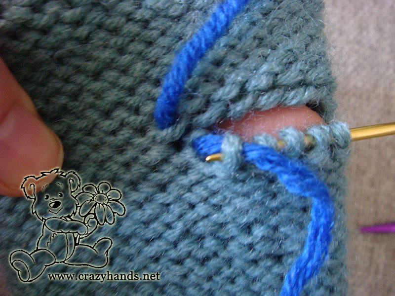 knitting the thumb of fingerless cable gloves - step one