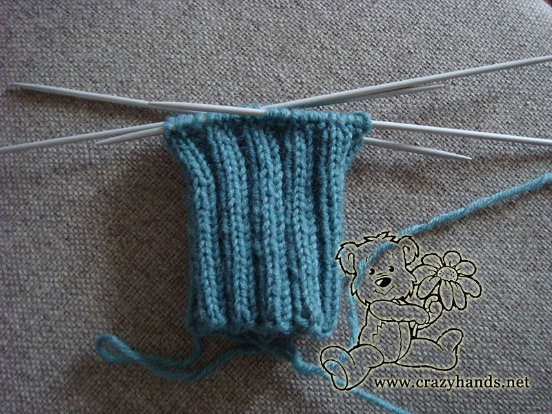 knitting the ribbing of the cable fingerless gloves