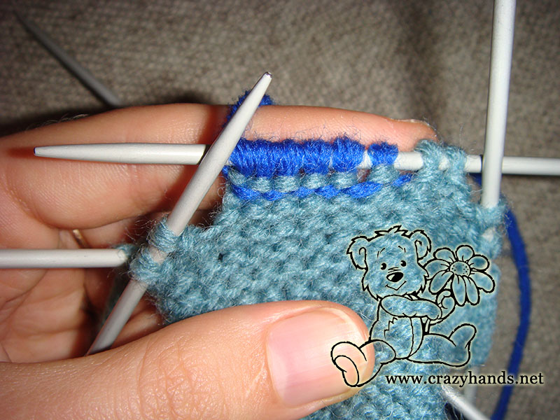 knitting gusset section of fingerless gloves - step one