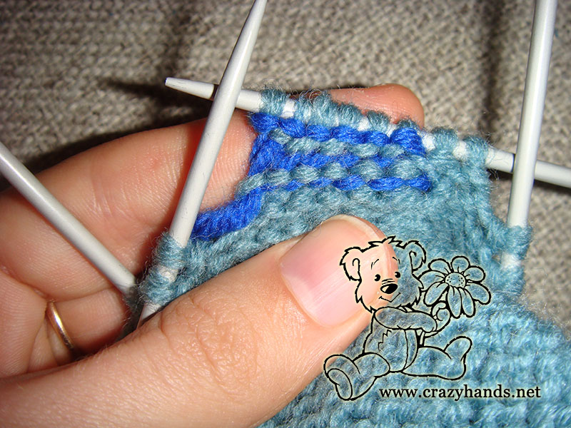 knitting gusset section of fingerless gloves - step three