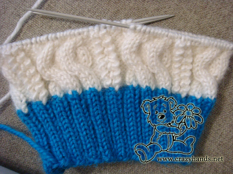 knitting body of the two color cable knit hat