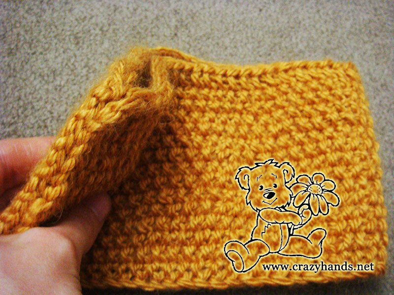 back seam of the seed stitch knit headband