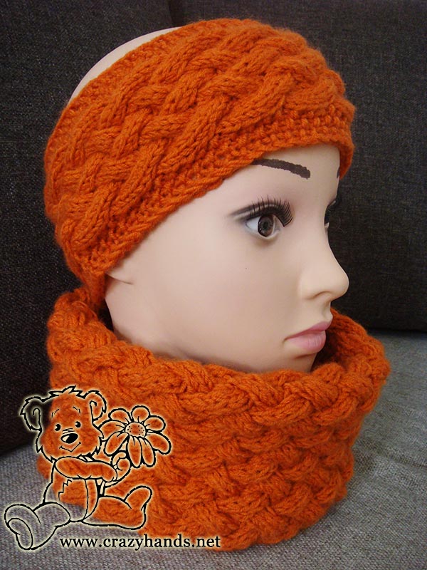 cable knit cowl on the mannequin
