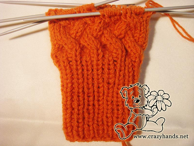 knitting cabled body of the mitten