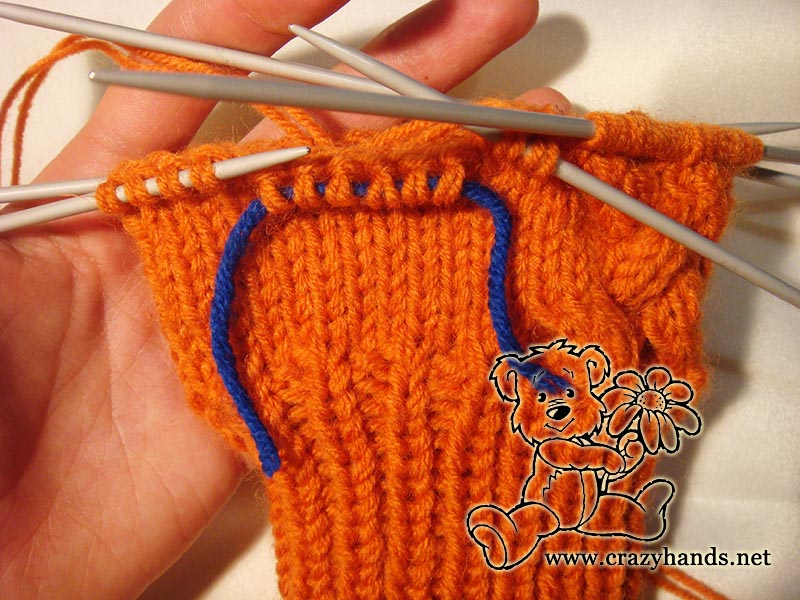 how to knit thumb gusset of chunky cable mitten - step one