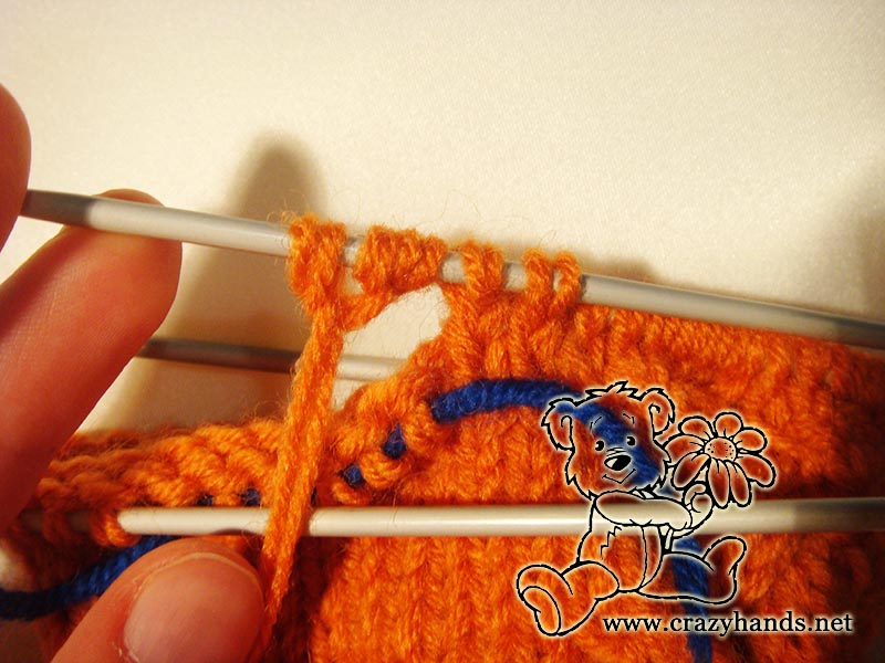 how to knit thumb gusset of chunky cable mitten - step six
