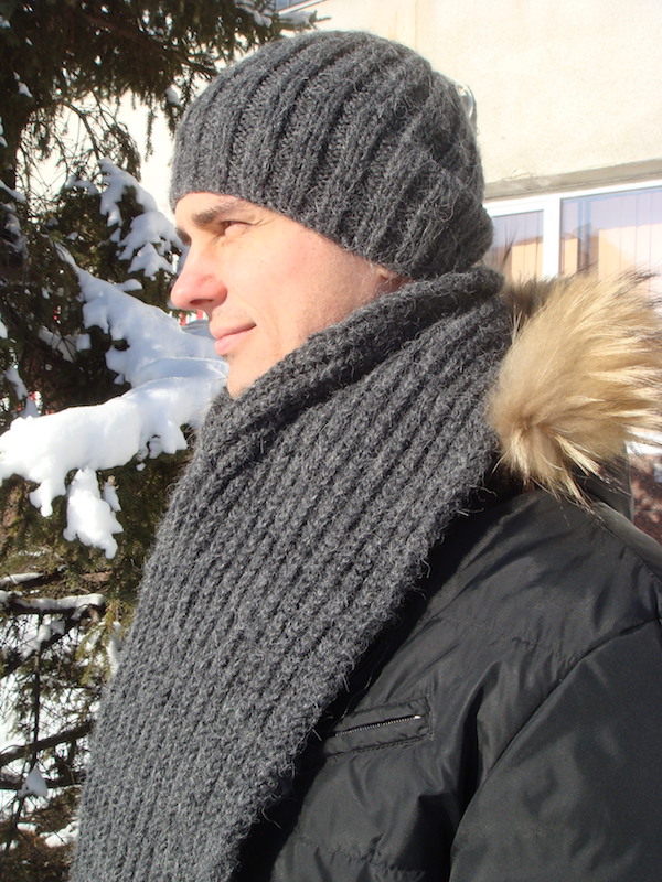 men's knit scarf and slouchy ribbed hat show on a male model - side view