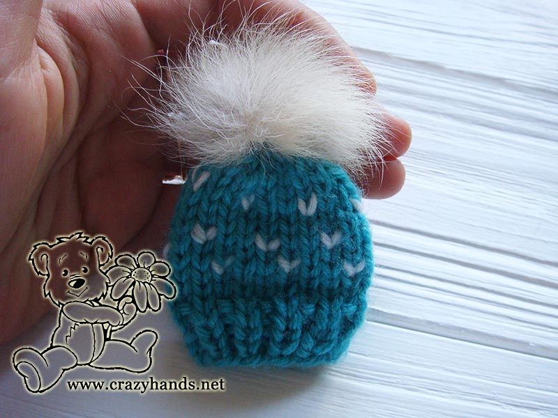 knit blue mini hat with fur pom