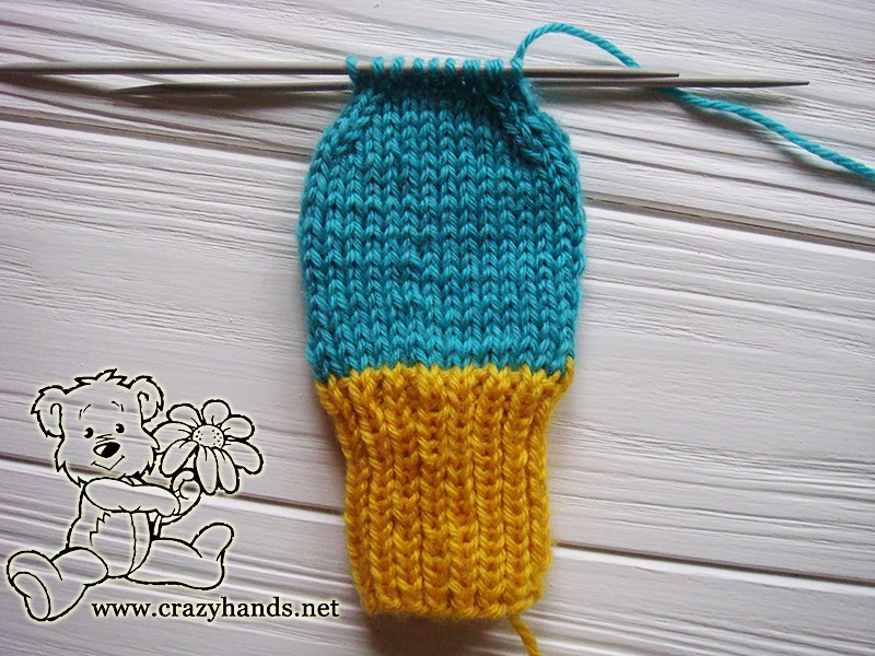 shaping the top of newborn baby thumbless mittens