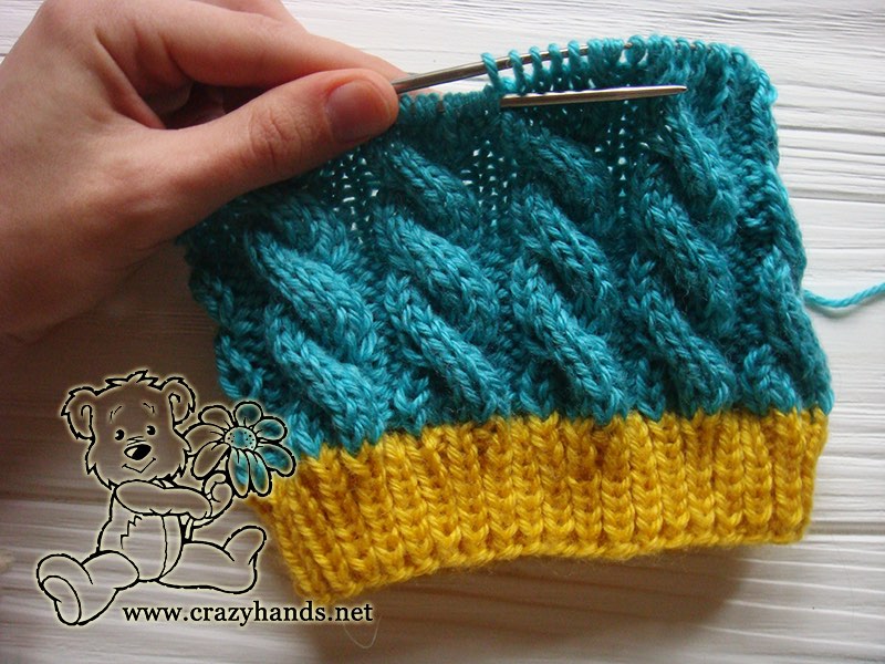Half-finished Body of the Body of the Newborn Blue Primrose Knit Hat