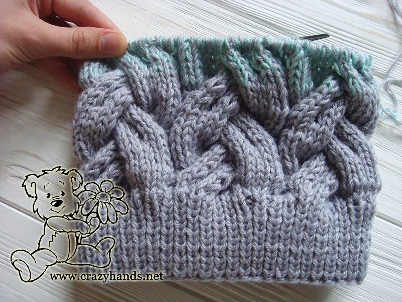 adding the second yarn color to knit cable hat with gradient pattern