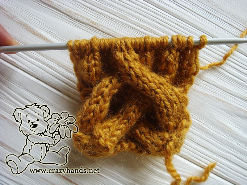 knitting body of the chunky cable ear warmer