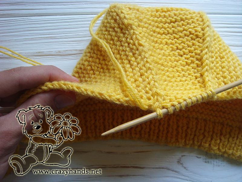 working-out-edge-baby-knit-bonnet-photo-1