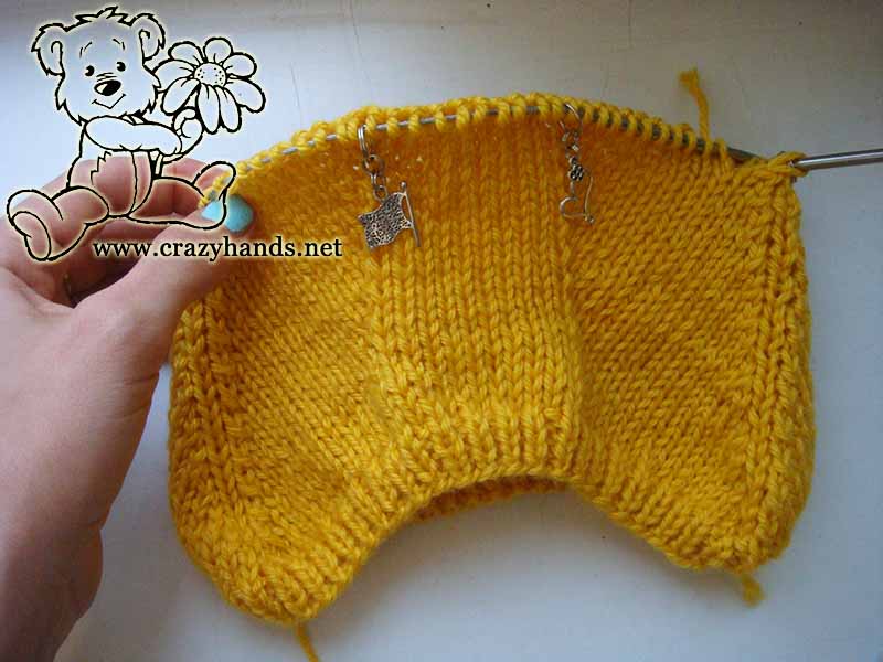 knitting inner layer of baby pixie hat - back part