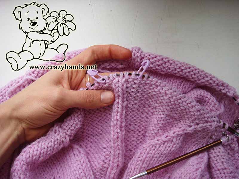 Knitting raglan sweater yoke with short rows