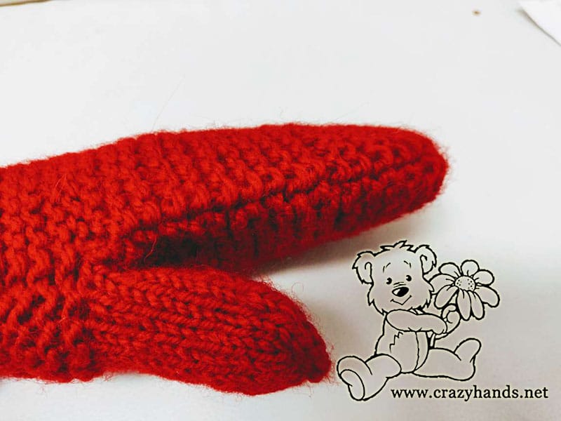 seam of the garter stitch knit mittens
