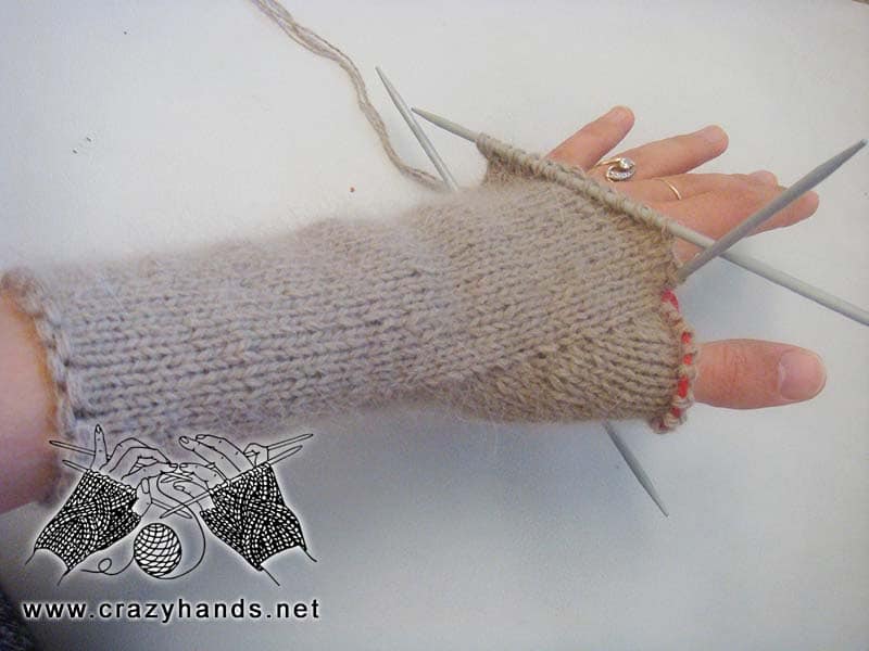 knitting the cuff of left hand mitten