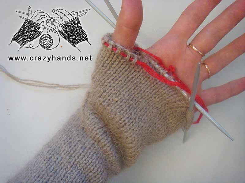 knitting gusset section for the left hand mitten