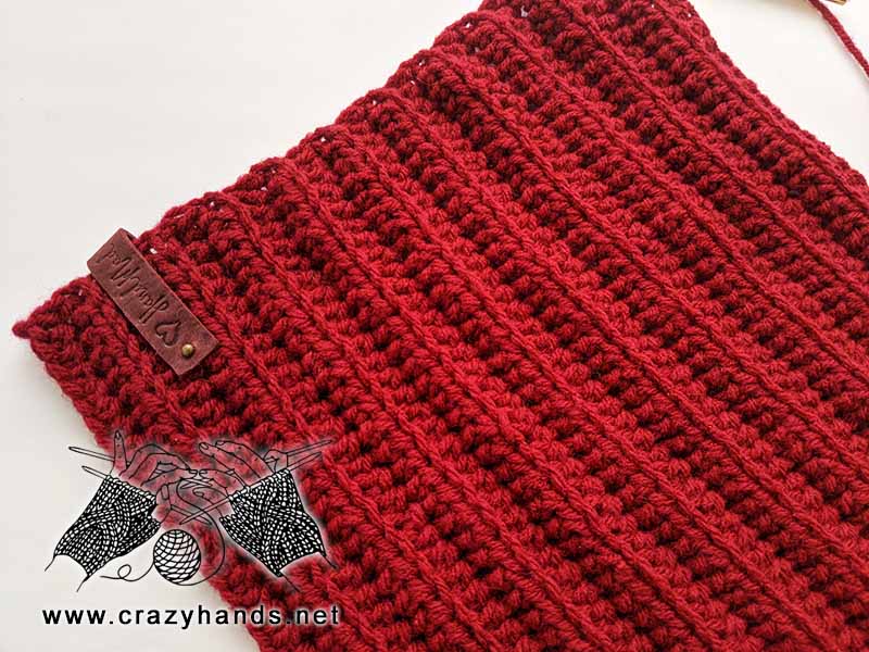 close up view of the crochet ribbed cowl