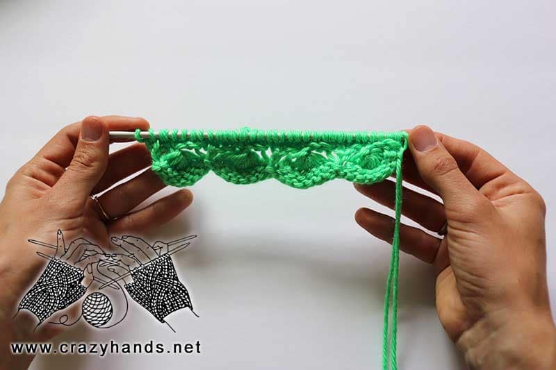 green color scalloped knit edge