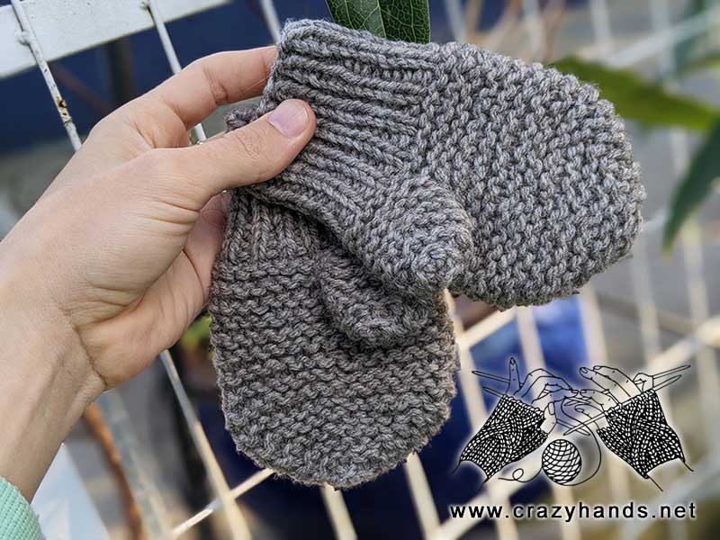 garter stitch knit mittens for toddlers made with gray yarn