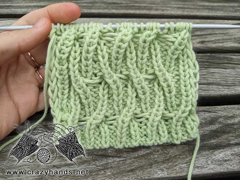 liand cable knit stitch pattern (light green yarn)