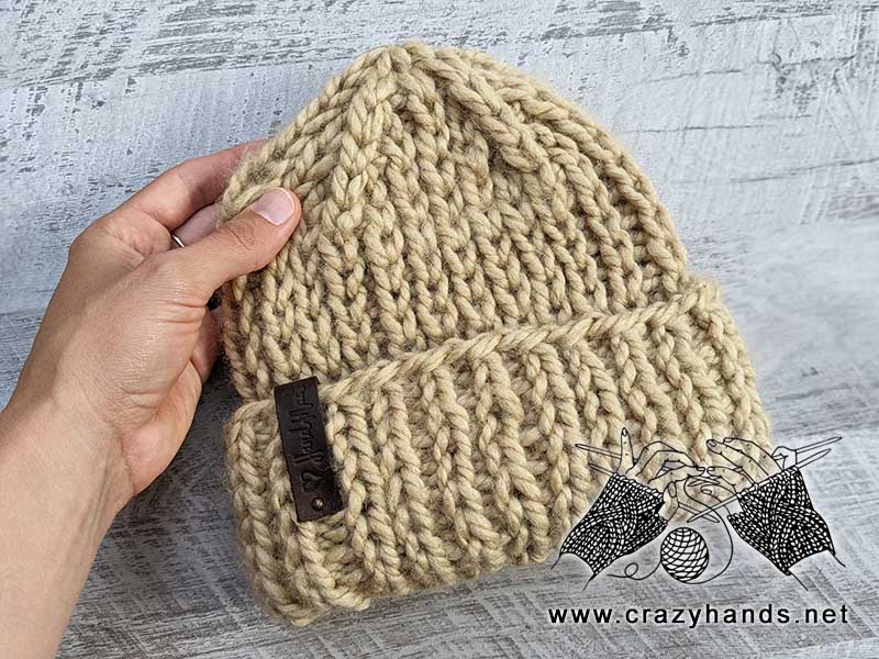 Bulky knit hat with double brim for men