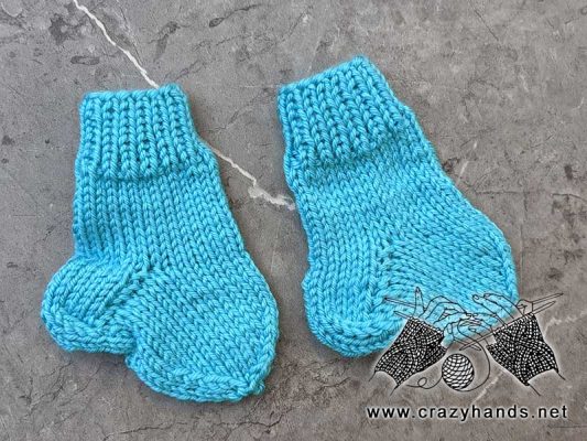 Preemie (Newborn) Baby Knit Socks Free Pattern · Crazy Hands