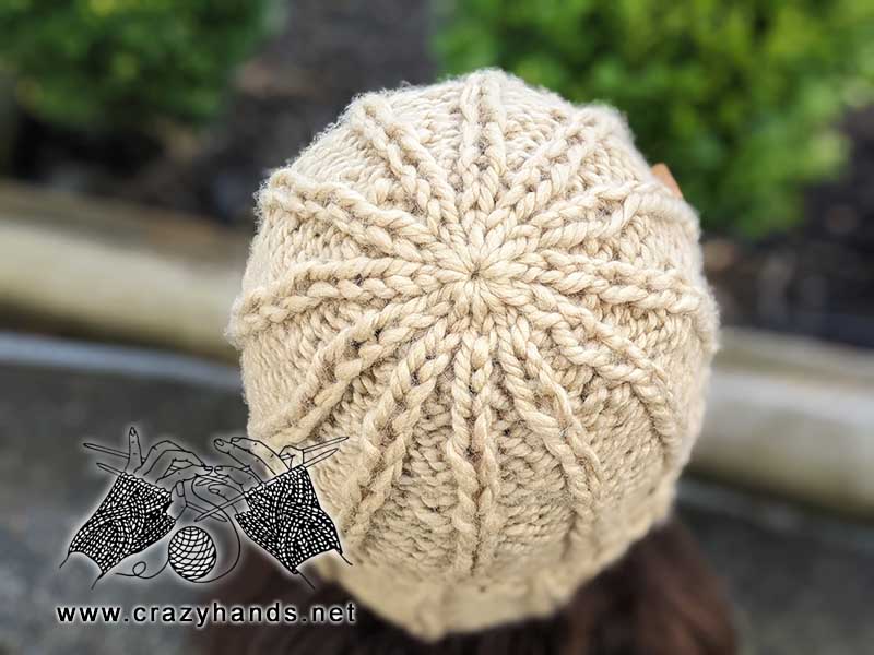crown's look of the almond bulky knit hat 
