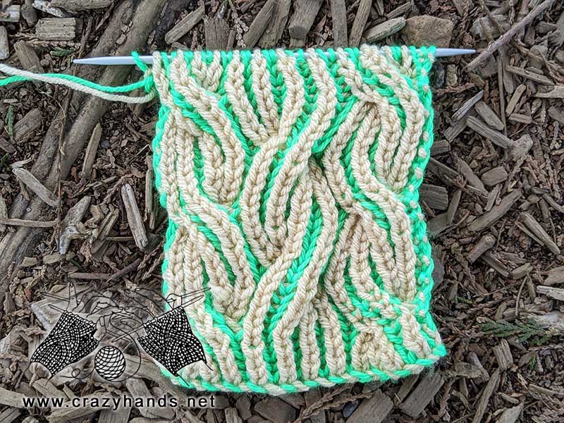 knit bi-coloured brioche scarf