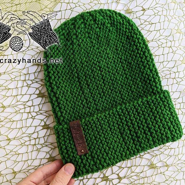 flat knit slouchy hat pattern, made in garter stitch