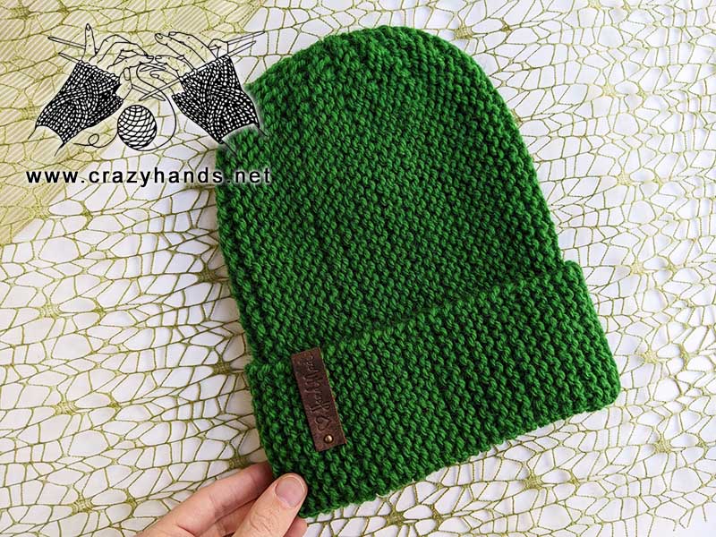 flat knit slouchy hat pattern, made in garter stitch