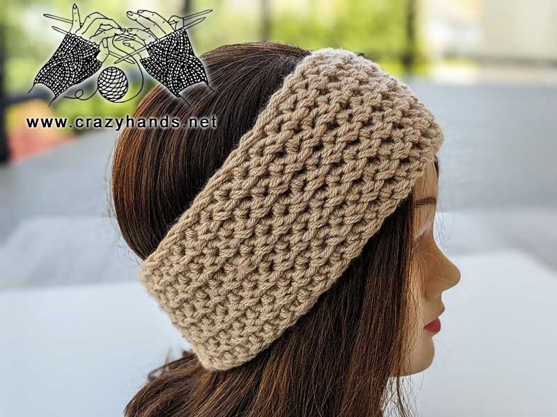 knit one row headband on the female mannequin head