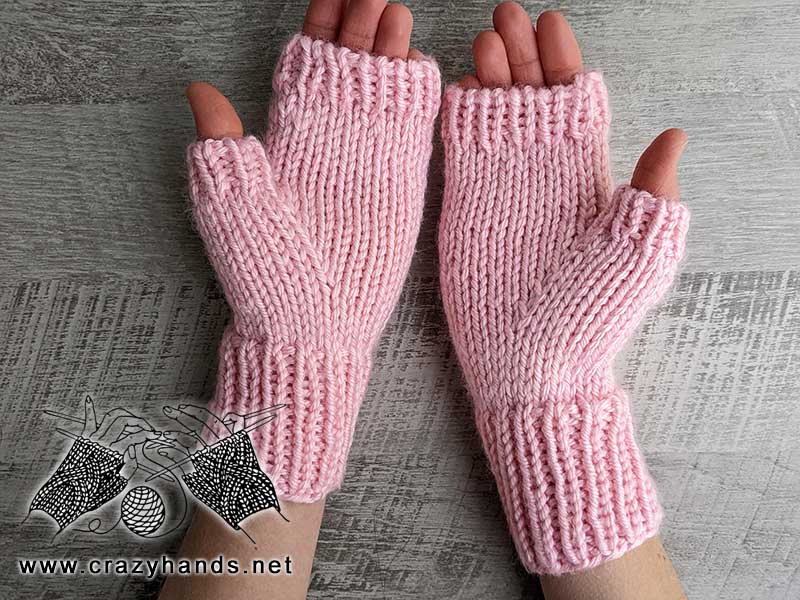 Ads-Free Chunky Knit Fingerless Gloves Pattern · Crazy Hands