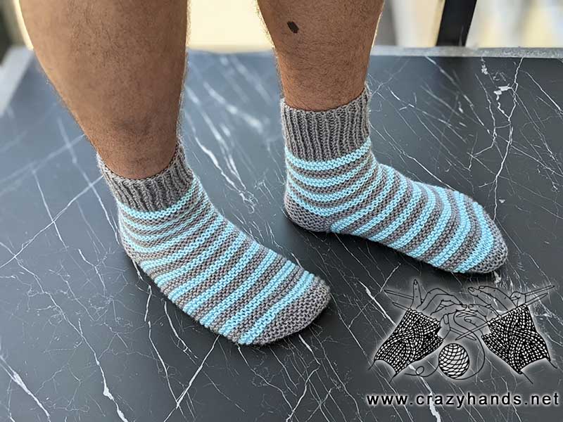 flat knit two needles two-color socks on male's feet - top view