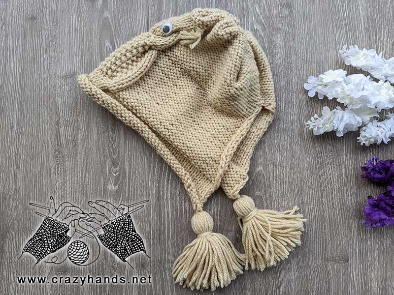 knit owl hat - side view