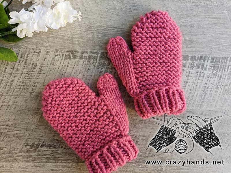 knit child winter mittens