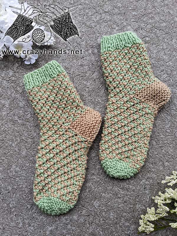 flat knit two-color socks, size 7-7.5
