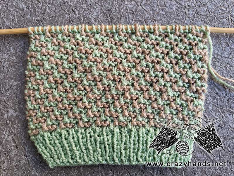 two-color zigzag knit stitch motif