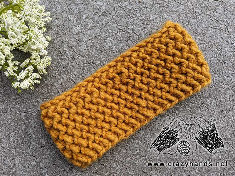 knit one-row headband on a flat surface