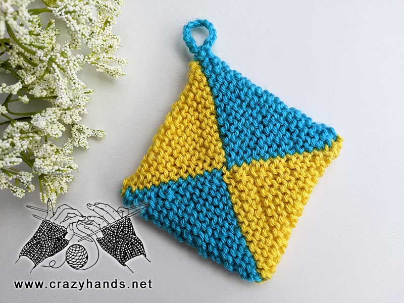 knit square-sized pot holder with a hanger