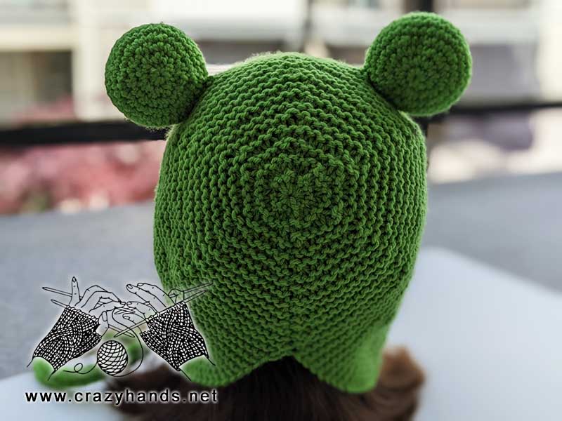 frog knit hat - backside view