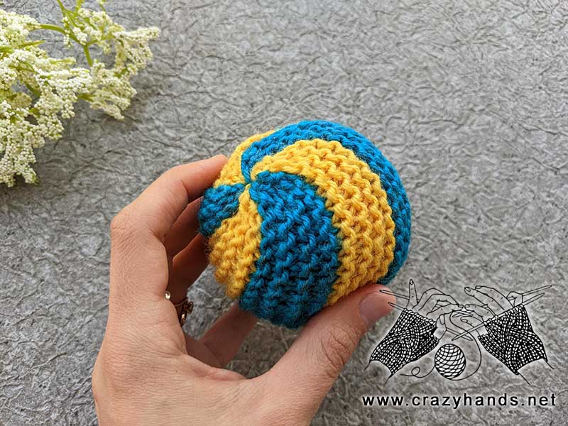 knit bell cat toy