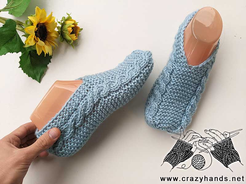 flat knit cable slippers pattern