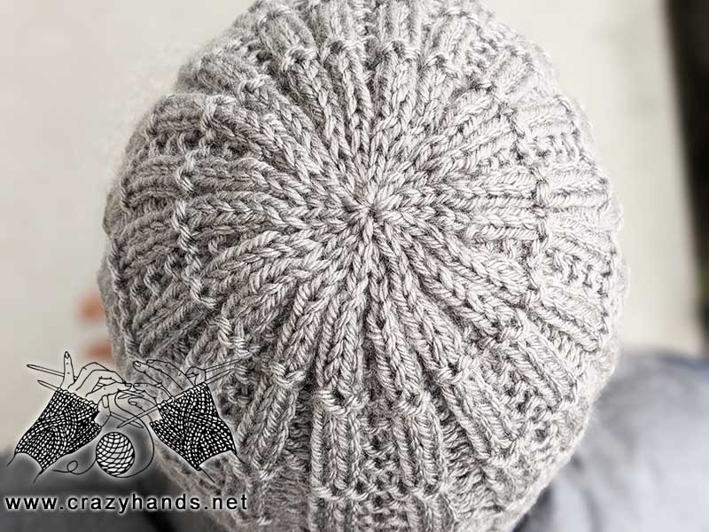 knit and purl hat's crown - view from the top